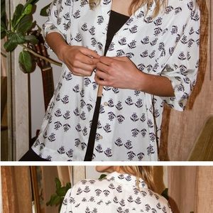 Wilfred Free Flowy, light weight button up blouse